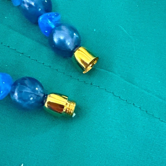 Avon Vintage 1988 South of France Faux Pearl Molded Blue Green Bead Necklace - Picture 5 of 7